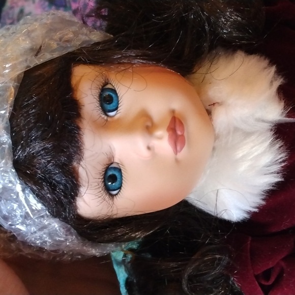 Vintage porcelain holiday doll - Picture 4 of 8